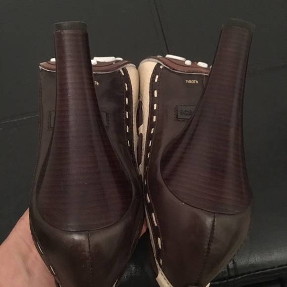 BCBG MAXAZRIA LEATHER PUMPS - Picture 6 of 8